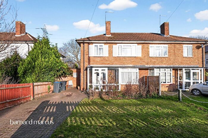 3 Bedroom Semi Detached House For Sale In Stroudes Close, Worcester Park, KT4