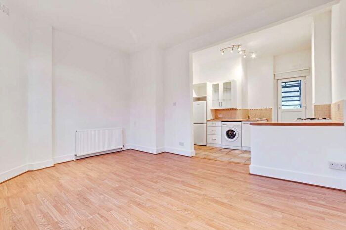 1 Bedroom Flat To Rent In Shacklewell Lane, Dalston, E8