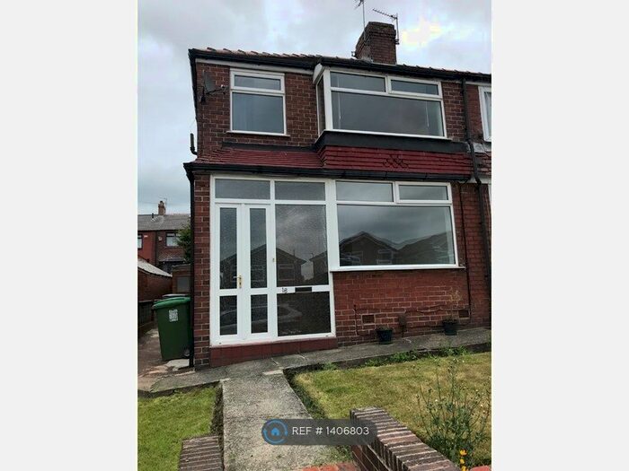 3 Bedroom End Of Terrace House To Rent In Kensington Avenue, Chadderton, Oldham, OL9