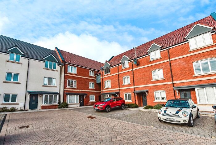 2 Bedroom Flat For Sale In Roman Place, Westbury, BA13