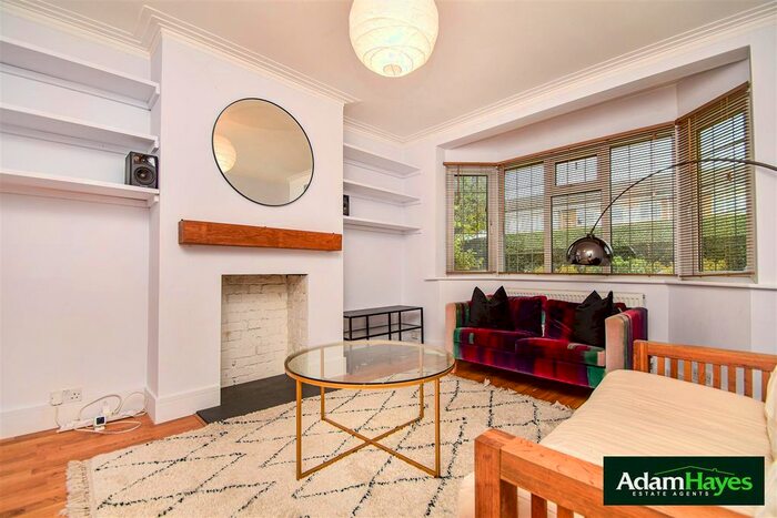 2 Bedroom Flat To Rent In York Way, Whetstone, N20