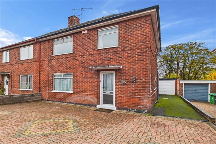 4 Bedroom Semi Detached House To Rent In Glendon Drive, Sherwood, NG5