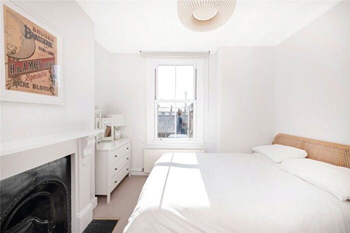 2 Bedroom Flat To Rent In Queenstown Road, Battersea, SW8