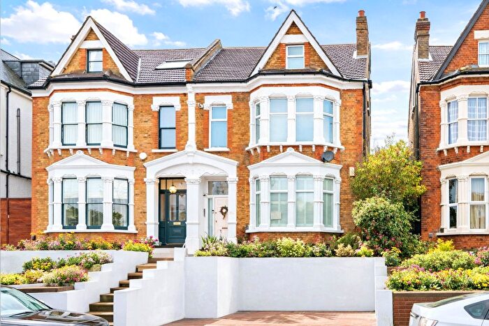 3 Bedroom Flat For Sale In Underhill Road, London, SE22