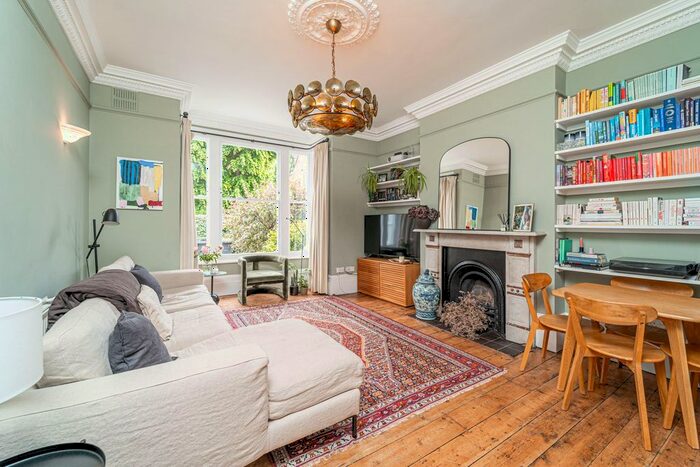 2 Bedroom Flat For Sale In Dickenson Road, Crouch End, N8