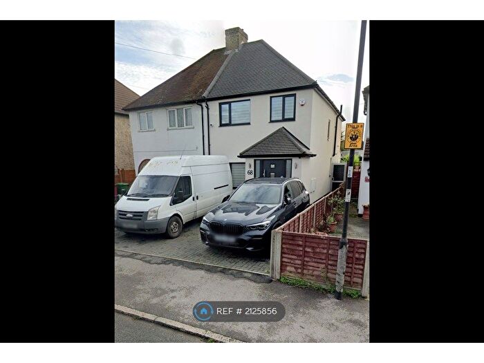 3 Bedroom Semi-Detached House To Rent In Bower Way, Slough, SL1