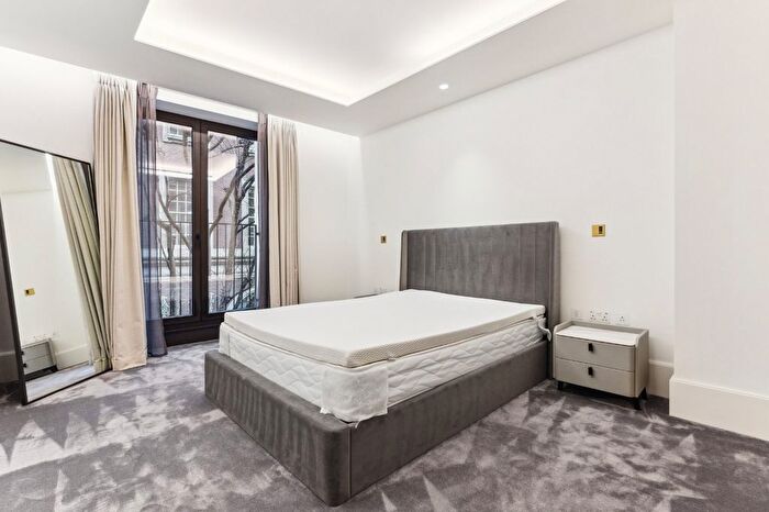 1 Bedroom Flat To Rent In Lancer Square, Kensington, W8