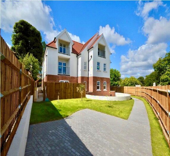 2 Bedroom Apartment To Rent In Coombe Road, South Croydon, Surrey, CR0