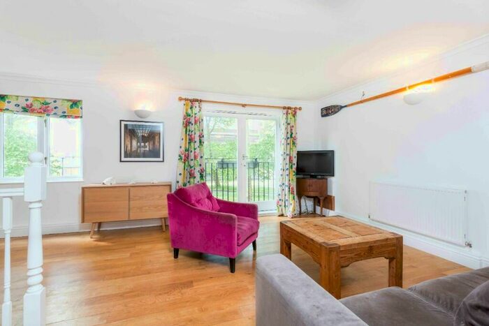 3 Bedroom Duplex To Rent In St. Matthew's Row, London, E2