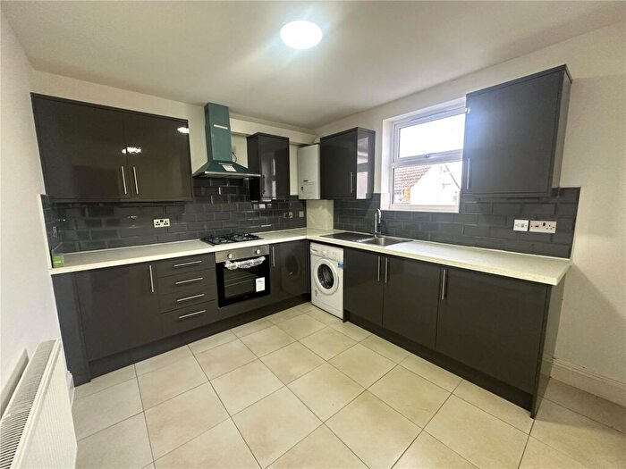 2 Bedroom Flat To Rent In Commercial Road, Lowestoft, Suffolk, NR32