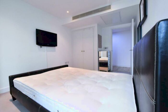 1 Bedroom Flat For Sale In Landmark West Tower, Marsh Wall, London, E14