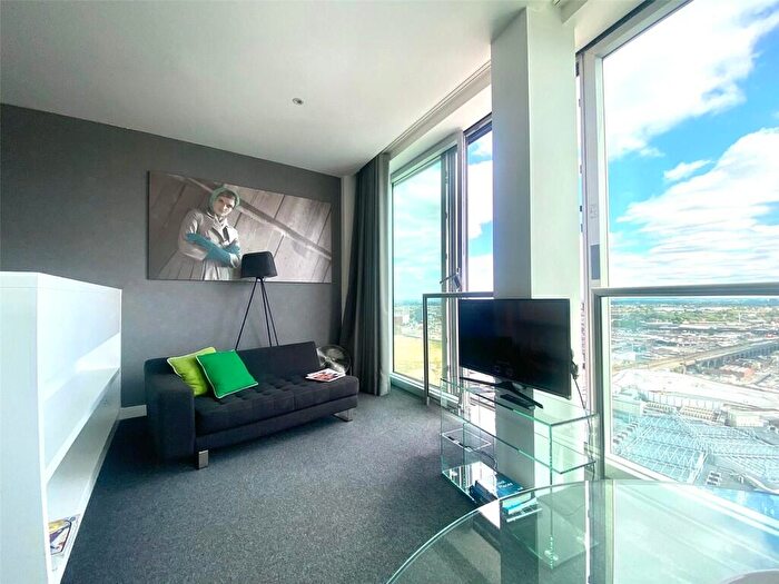 Flat To Rent In The Rotunda, New Street, Birmingham, West Midlands, B2