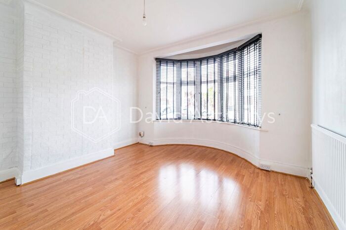 3 Bedroom Terraced House To Rent In Ashley Gardens, Palmers Green, London, N13