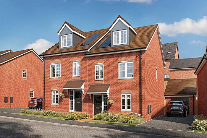 3 Bedroom Semi Detached House For Sale In Banbury Road, Warwick, Warwickshire, CV34