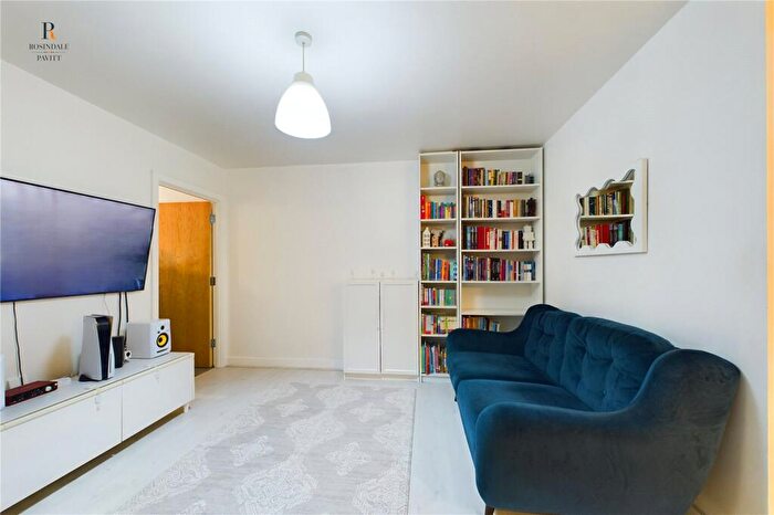 1 Bedroom Apartment For Sale In London Road, Mitcham, CR4