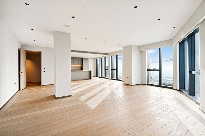 3 Bedroom Flat To Rent In Nine Elms Lane, London, SW8