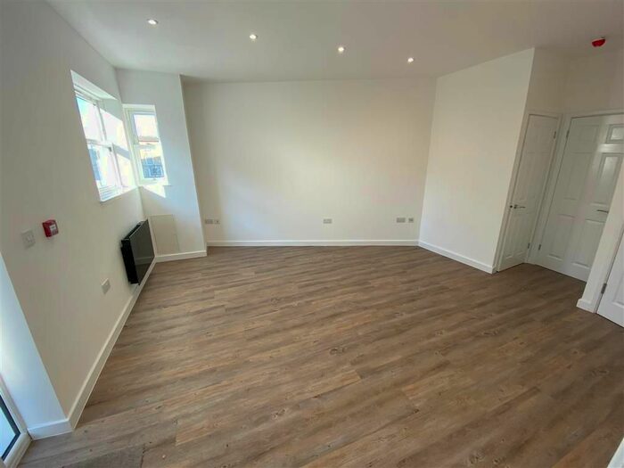 2 Bedroom Flat To Rent In Alexandra Road, Hemel Hempstead, HP2