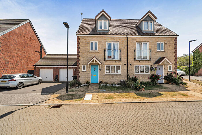 4 Bedroom Semi-Detached House For Sale In Wincombe Road, Swindon, SN3