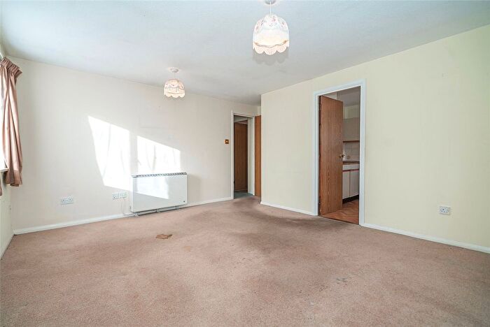 1 Bedroom Flat For Sale In Oakridge Drive, London, N2