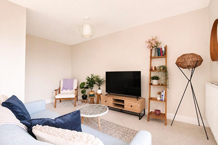 1 Bedroom Flat For Sale In Elliston Road, Redland, Bristol, BS6