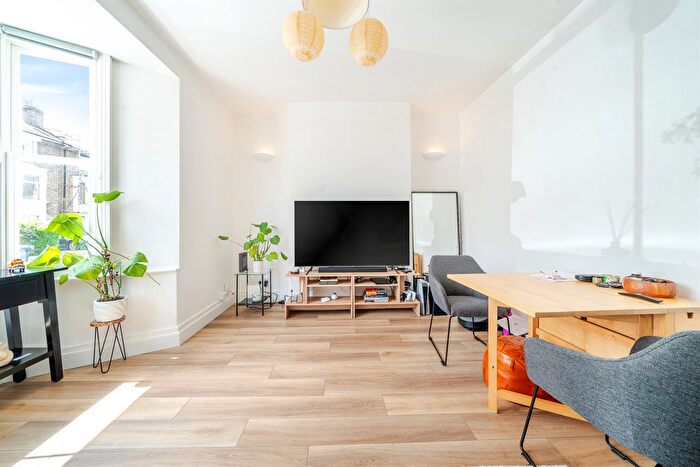 2 Bedroom Flat For Sale In Denmark Road, London, W13