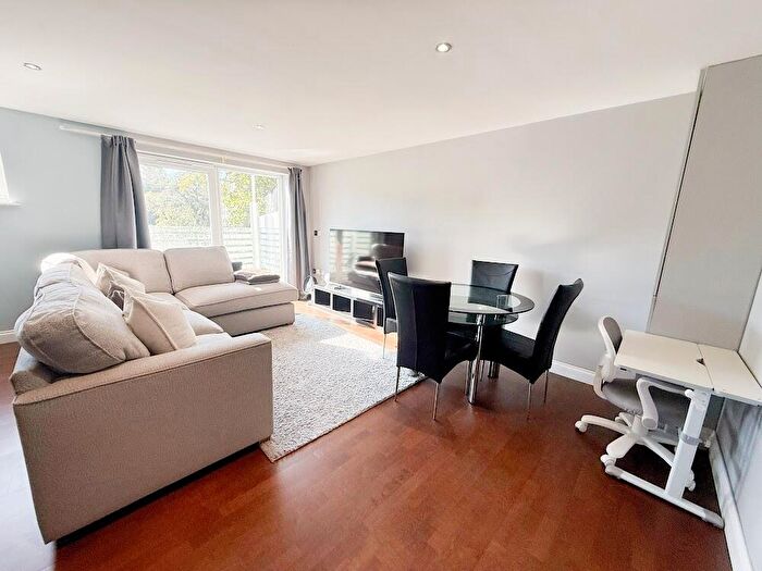 1 Bedroom Flat For Sale In Penn Hill Avenue, Poole, BH14