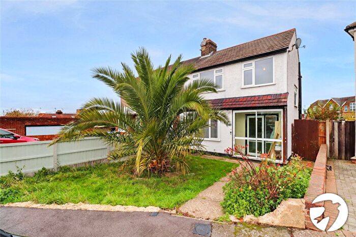 3 Bedroom Semi Detached House For Sale In Hadley Road, Belvedere, DA17