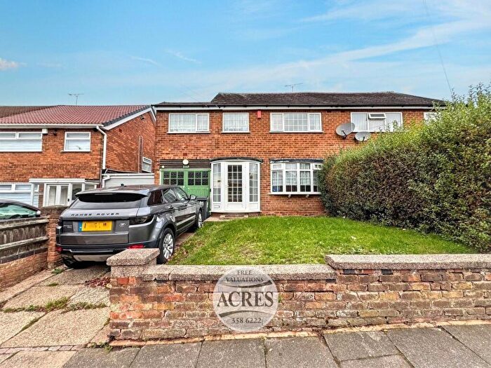 4 Bedroom Semi Detached House For Sale In Southgate Road, Kingstanding, Birmingham, B44