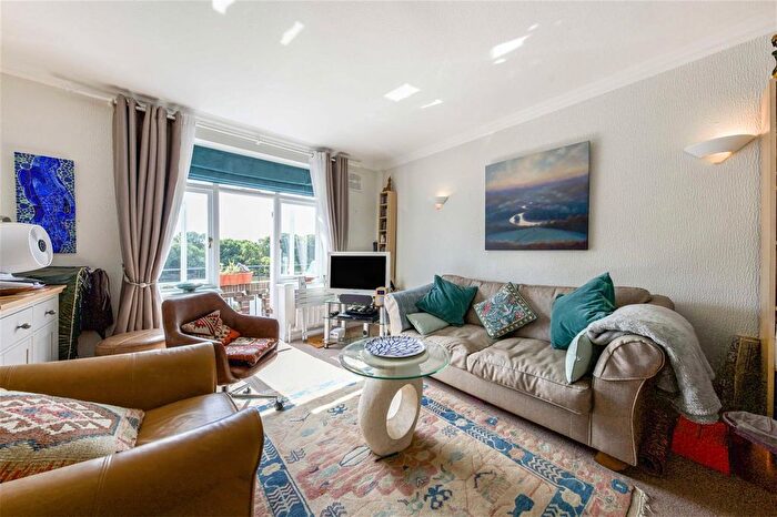 1 Bedroom Flat To Rent In Thames Eyott, Cross Deep, Twickenham, TW1