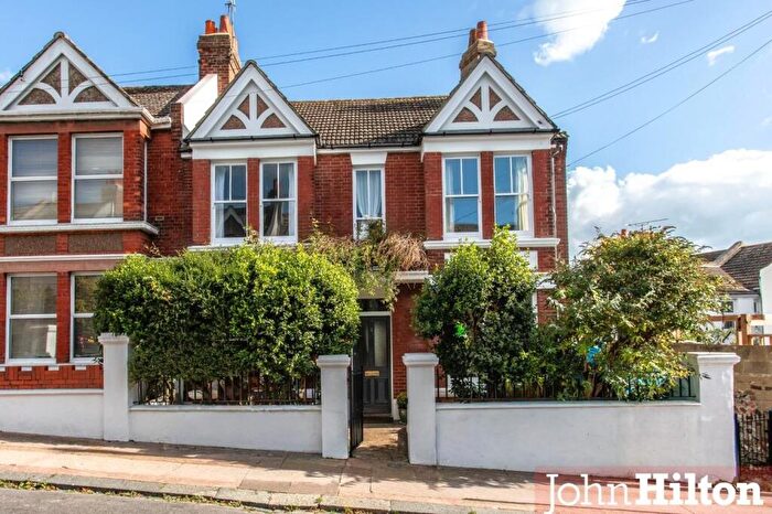 4 Bedroom End Of Terrace House For Sale In St. Lukes Road, Brighton, BN2