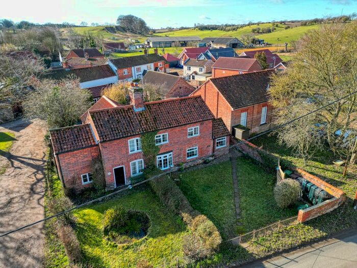 3 Bedroom Cottage For Sale In The Street, Lyng, Al., NR9