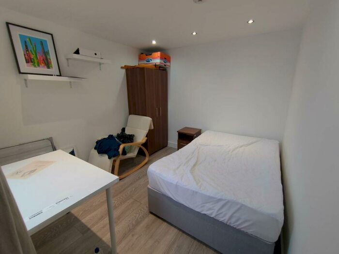 1 Bedroom Flat To Rent In Woodville Road, Cathays, CF24