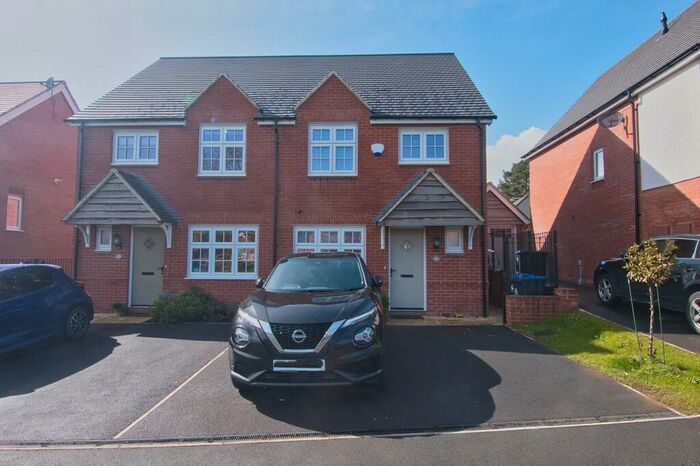 3 Bedroom Semi-Detached House For Sale In Bluebell Close, Ashbourne, DE6