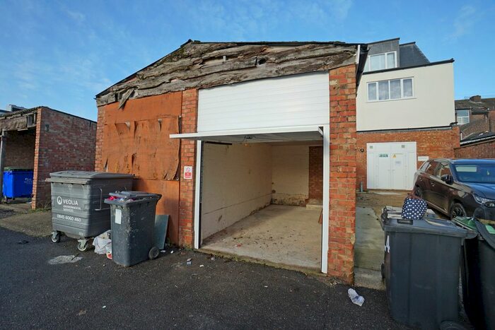 Garage / Parking To Rent In Garage, London Road, Waterlooville, PO7