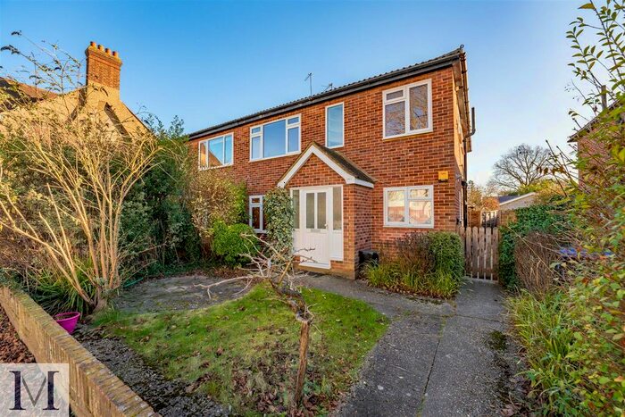 2 Bedroom Maisonette To Rent In Bathurst Walk, Iver, SL0