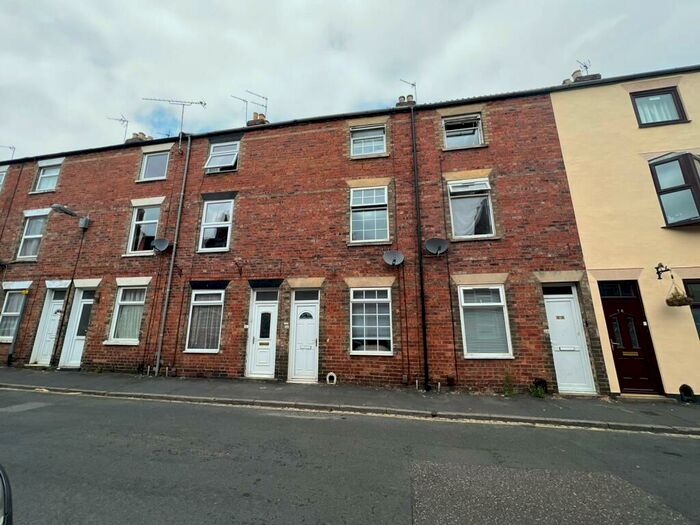 4 Bedroom House To Rent In Oxford Street, Grantham, NG31