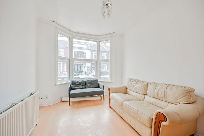 2 Bedroom End Of Terrace House For Sale In Falcon Street, Plaistow, London, E13