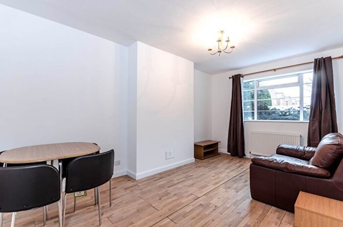 2 Bedroom Flat To Rent In Southfield Road, Chiswick, London, W4
