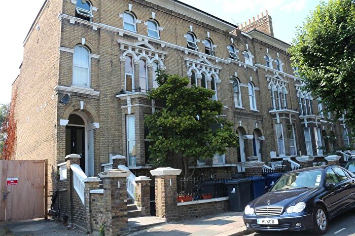 3 Bedroom Flat To Rent In Alfred Road, Acton, W3