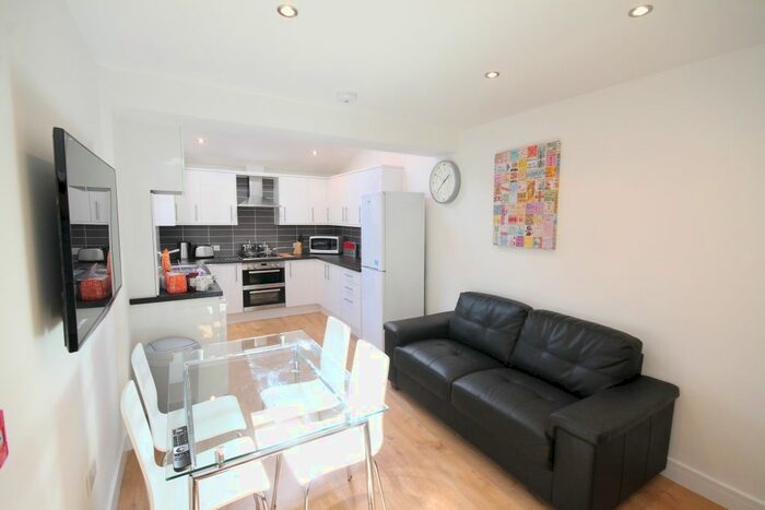 6 Bedroom Terraced House To Rent In Albion Road, Fallowfield, Manchester, M14