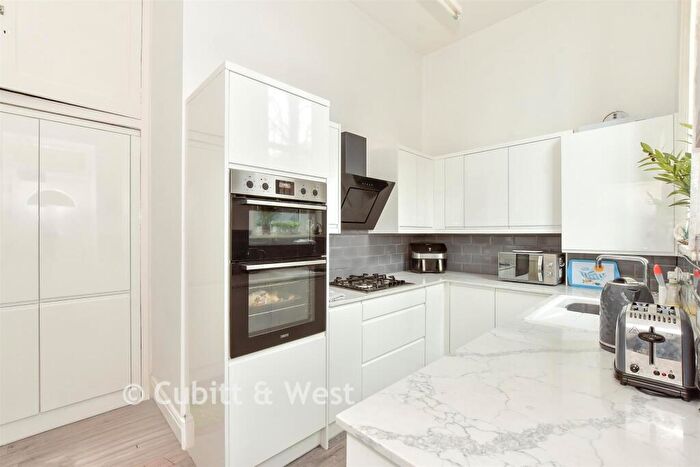 4 Bedroom Apartment For Sale In Festing Road, Southsea, Hampshire, PO4