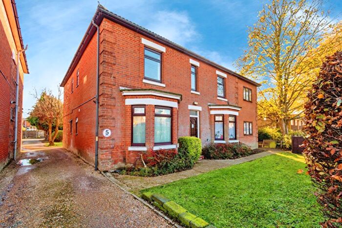 2 Bedroom Flat For Sale In Winchester Road, Southampton, Hampshire, SO16