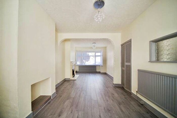 3 Bedroom Detached House To Rent In London, E12