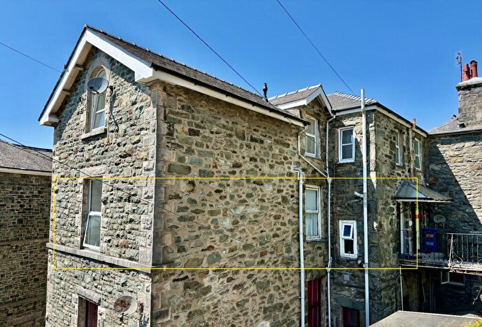 2 Bedroom Apartment For Sale In Victoria Place, Barmouth, LL42