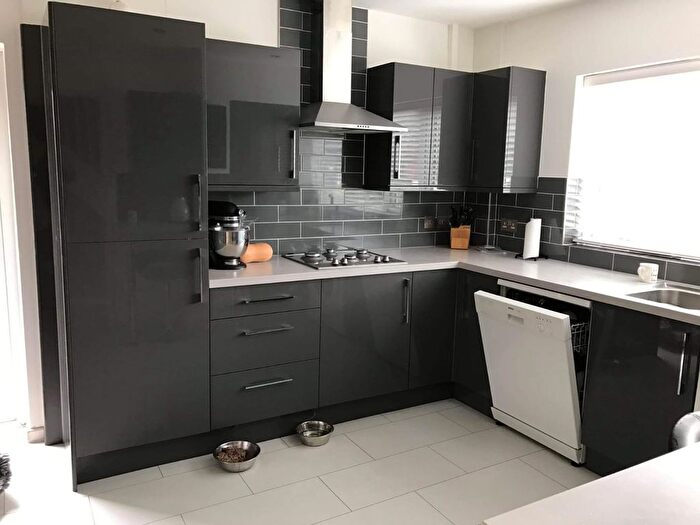 3 Bedroom End Terrace House To Rent In Princes Avenue, Walderslade, Chatham, Kent, ME5