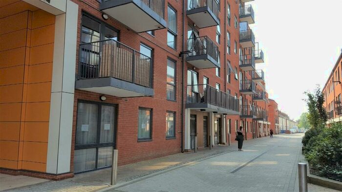 2 Bedroom Flat For Sale In Osprey Court, Barnard Square, Ipswich, IP2