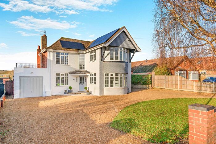 5 Bedroom Detached House For Sale In Heartsease Lane, Norwich, NR7