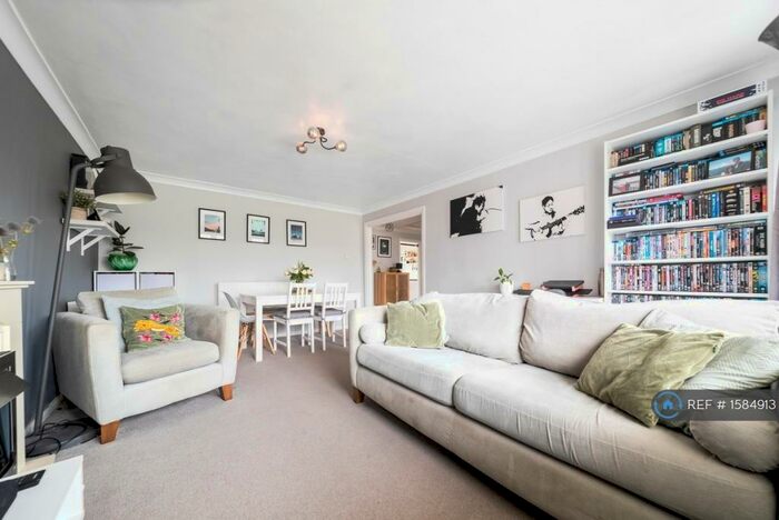 2 Bedroom Maisonette To Rent In Brentwood Close, London, SE9