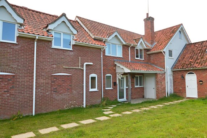 4 Bedroom Semi Detached House To Rent In Heveningham, IP19