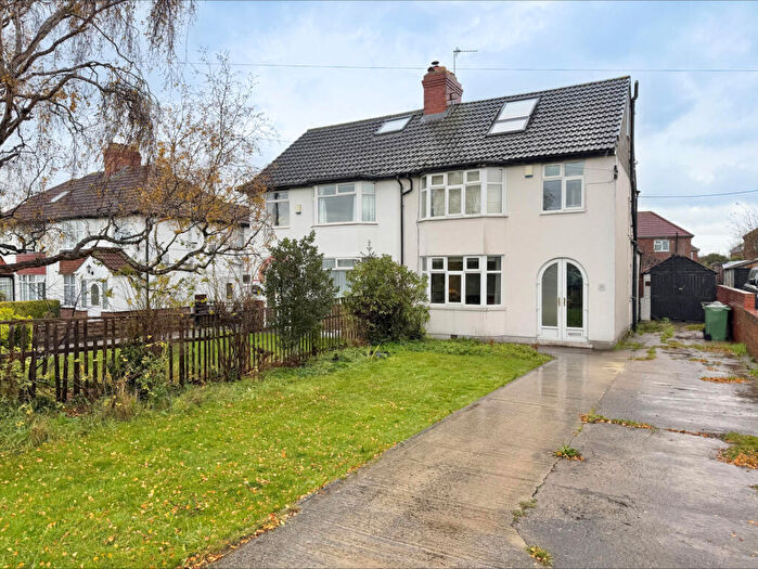 3 Bedroom Semi-Detached House For Sale In Wakefield Road, Garforth, LS25